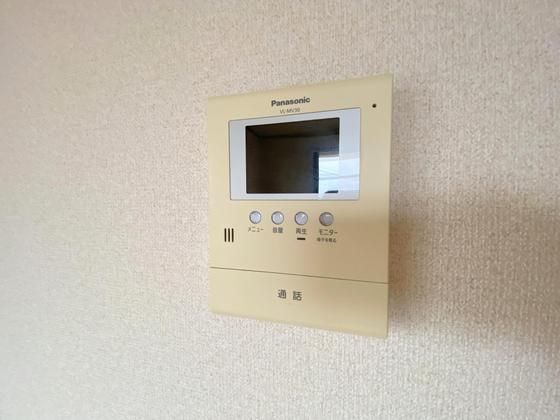 �y�Z�L�����e�B�z�@