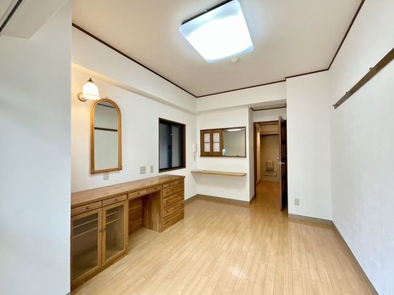 �y�����E���r���O�z�@