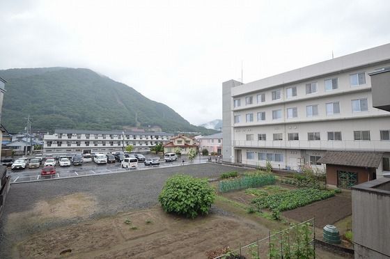 �y���]�z�@