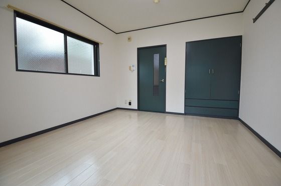 �y�����E���r���O�z�@