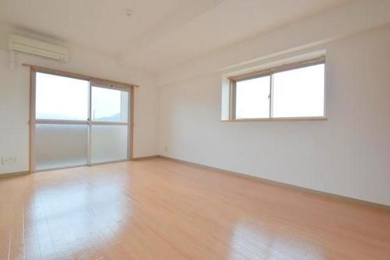 �y�����E���r���O�z�@