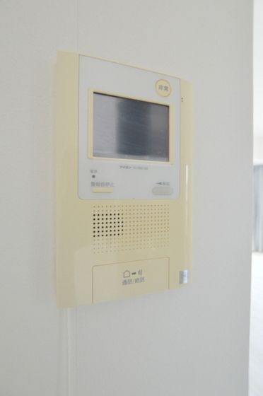 �y�Z�L�����e�B�z�@