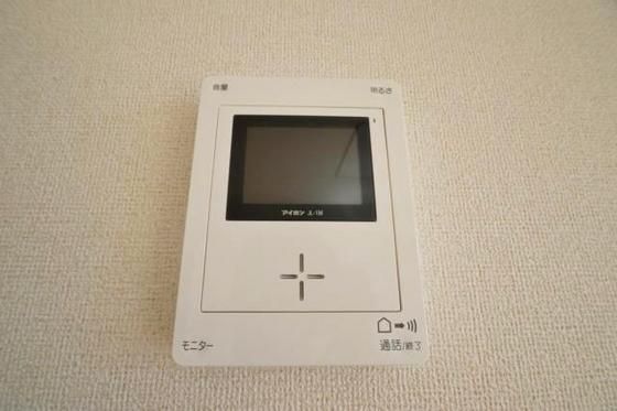 �y�Z�L�����e�B�z�@