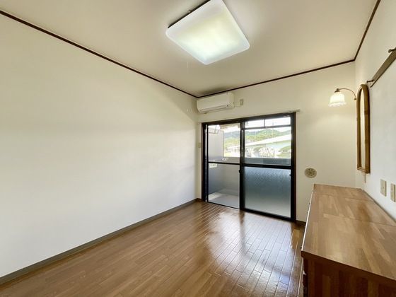 �y�����E���r���O�z�@