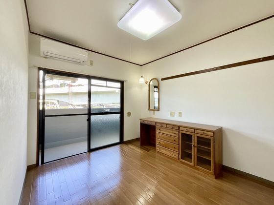 �y�����E���r���O�z�@