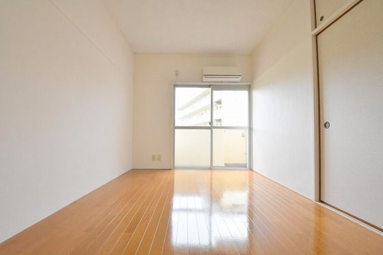 �y�����E���r���O�z�@