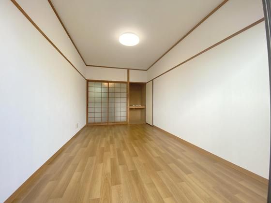 �y�����E���r���O�z�@