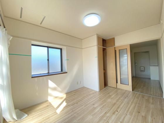 �y�����E���r���O�z�@