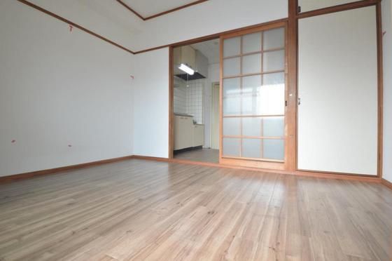 �y�����E���r���O�z�@