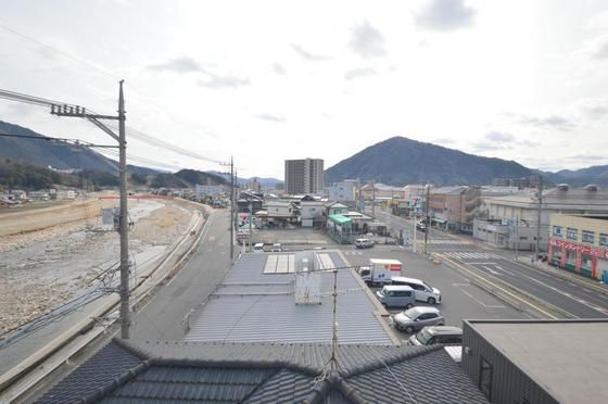 �y���]�z�@