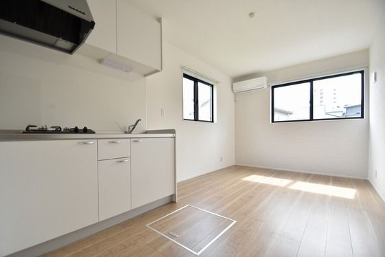 �y�����E���r���O�z�@