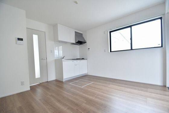 �y�����E���r���O�z�@