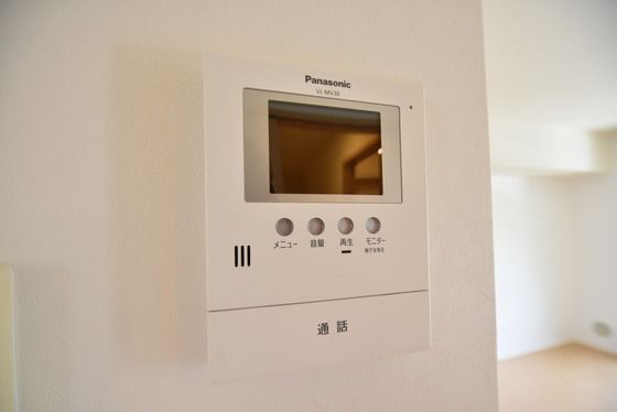 �y�Z�L�����e�B�z�@