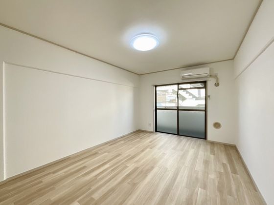 �y�����E���r���O�z�@