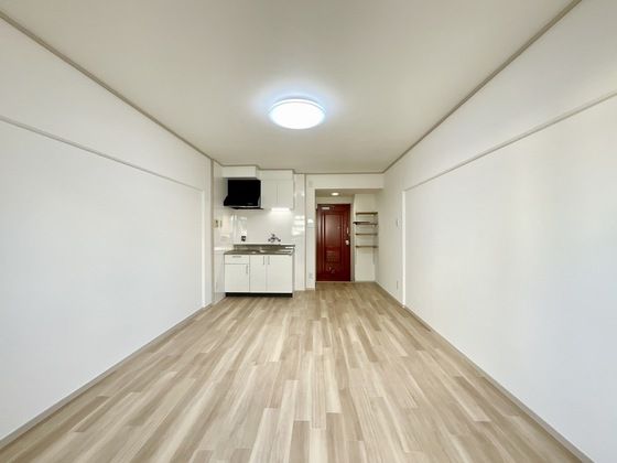 �y�����E���r���O�z�@