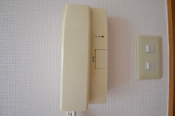 �y�Z�L�����e�B�z�@