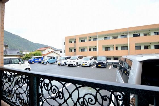 �y���]�z�@