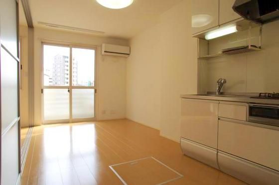 �y�����E���r���O�z�@