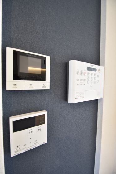 �y�Z�L�����e�B�z�@