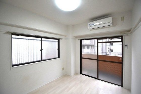 �y�����E���r���O�z�@