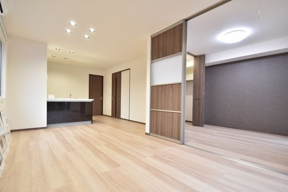 �y�����E���r���O�z�@