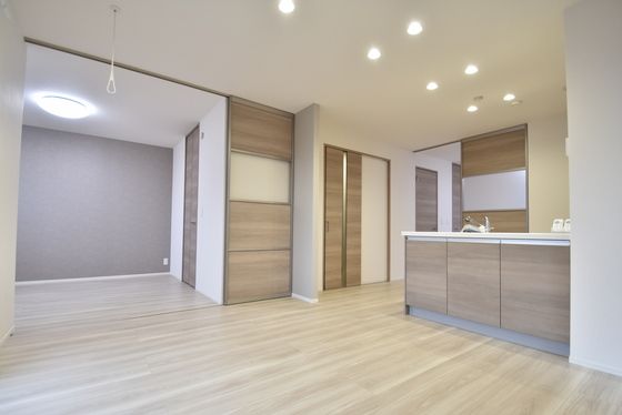 �y�����E���r���O�z�@