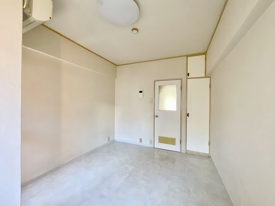 �y�����E���r���O�z�@