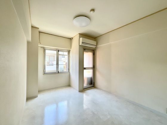 �y�����E���r���O�z�@