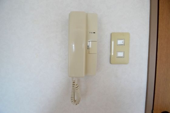 �y�Z�L�����e�B�z�@