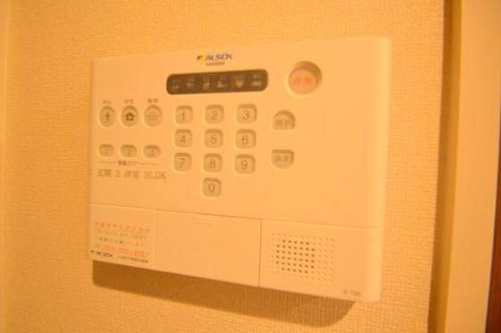 �y�Z�L�����e�B�z�@