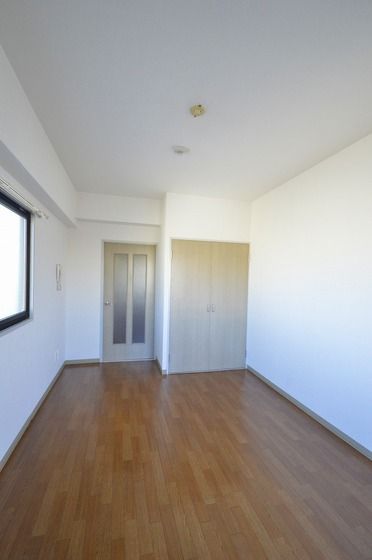 �y�����E���r���O�z�@