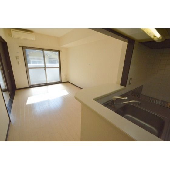 �y�����E���r���O�z�@