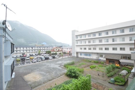 �y���]�z�@