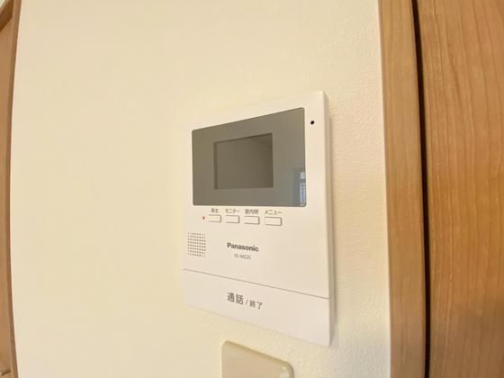 �y�Z�L�����e�B�z�@