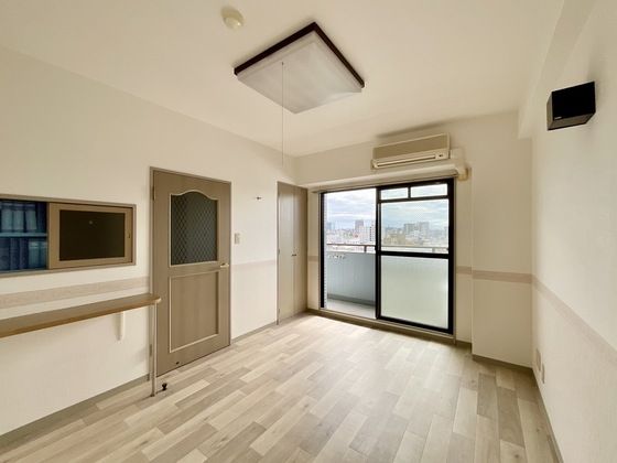 �y�����E���r���O�z�@