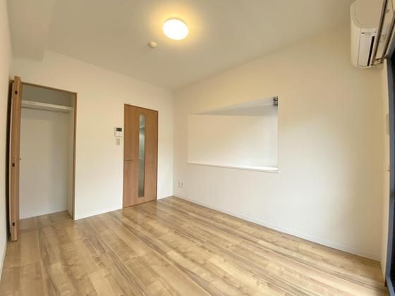 �y�����E���r���O�z�@