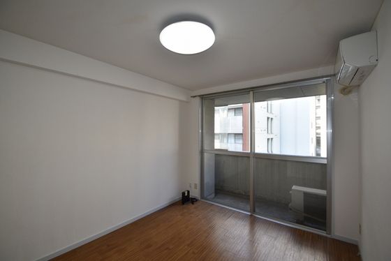 �y�����E���r���O�z�@