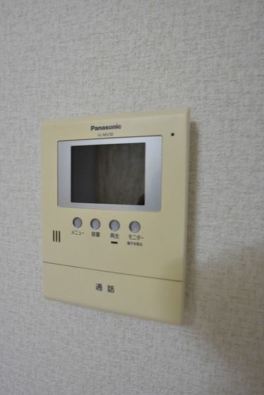 �y�Z�L�����e�B�z�@