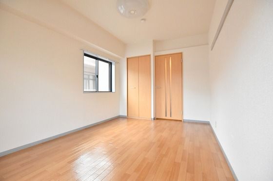 �y�����E���r���O�z�@