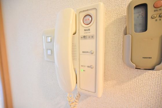 �y�Z�L�����e�B�z�@