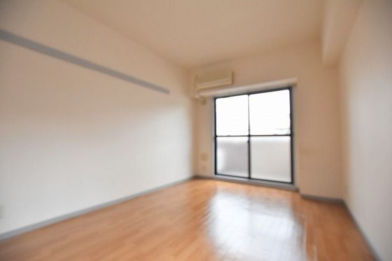 �y�����E���r���O�z�@