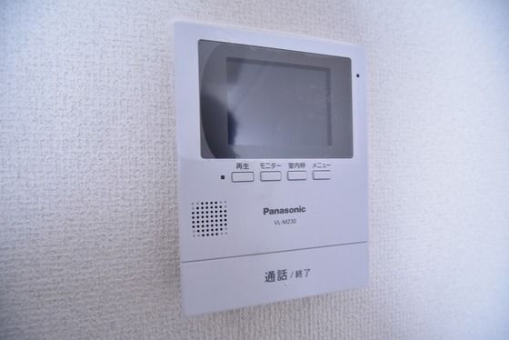 �y�Z�L�����e�B�z�@