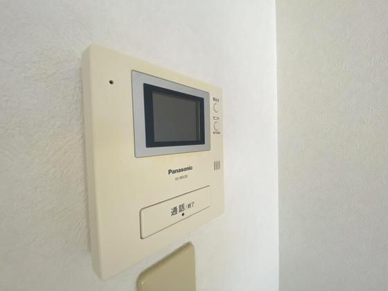 �y�Z�L�����e�B�z�@