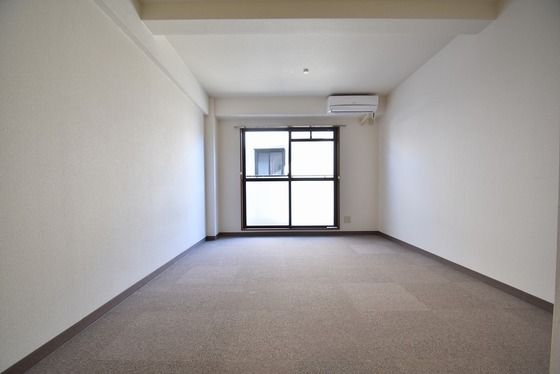 �y�����E���r���O�z�@