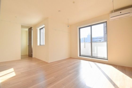 �y�����E���r���O�z�@