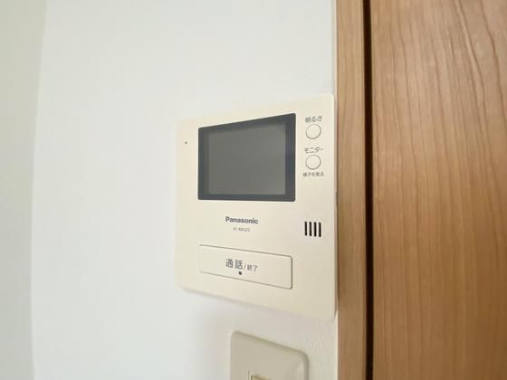 �y�Z�L�����e�B�z�@