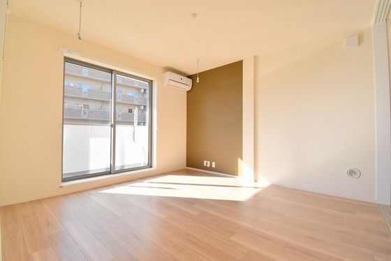 �y�����E���r���O�z�@