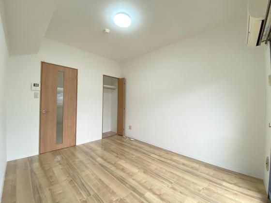 �y�����E���r���O�z�@