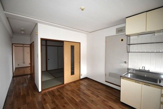 �y�����E���r���O�z�@