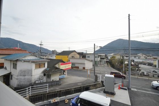 �y���]�z�@